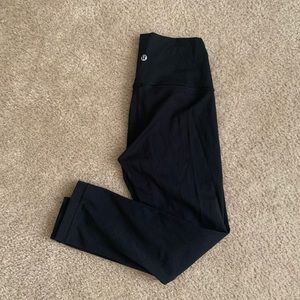 Lululemon wonder under- black, size 4